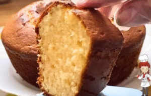 Bolo amanteigado delicioso e tão fofinho que desmancha na boca