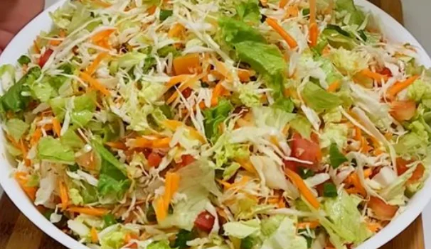 O Molho Básico que Transforma Qualquer Salada: Fácil, Cítrico e Saudável